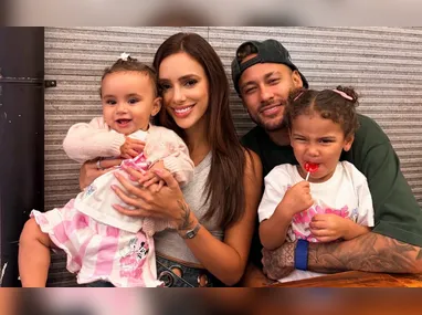 Imagem ilustrativa da imagem Neymar e Bruna Biancardi anunciam gravidez; jogador será pai pela 5ª vez