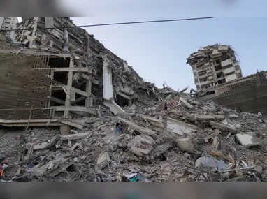 Busca por vítimas do terremoto que atingiu Caracas, na Venezuela, na noite de quarta- feira, 24. Dois tremores deixaram 235 mortos e 4,3 mil feridos até o momento. As buscas continuam nesta quinta-feira, 25, e, segundo informações, mais de 500 equipes de emergência estão trabalhando para tirar sobreviventes dos escombros