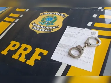 Imagem ilustrativa da imagem PRF prende homem condenado por agressão à mulher na Serra