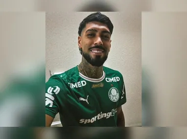 Ainda eram 20 minutos do primeiro tempo quando ele levantou o pé demais e atingiu o rosto do zagueiro Murilo
