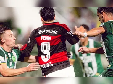 Léo Pereira abriu o placar para o time da casa, mas Calleri apareceu para deixar tudo igual