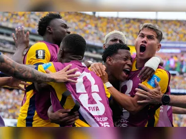 Jan Paul van Hecke (6), da Holanda, comemora após marcar gol na partida entre Tunísia e Holanda válida pela terceira rodada do Grupo F da Copa do Mundo 2026, em Kansas City, nos Estados Unidos, nesta quinta-feira, 25 de junho de 2026