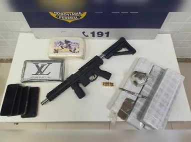 Imagem ilustrativa da imagem Quatro pessoas são presas com arma caseira e drogas na BR-101 em Guarapari