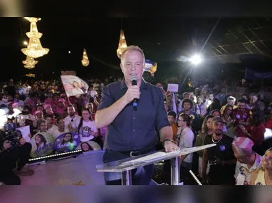 Eleitor em votação: pedida continuidade das políticas de Estado, independentemente do resultado das urnas