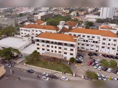 Ele foi filmado se masturbando atrás da vítima.