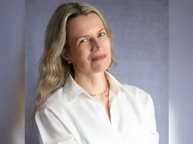 Joana Segatto Scabelo é arquiteta e urbanista, conselheira do CAU/ES, mestre em Arquitetura e Urbanismo pela Ufes, professora universitária e servidora pública