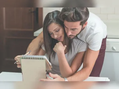 Imagem ilustrativa da imagem Relacionamento: divisão de tarefas melhora vida sexual, diz estudo