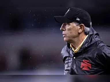 Pedro Emanuel foi apresentado e comentou sobre expectativas sobre a recuperação do clube no Brasileirão