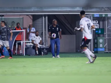 Vitória e Rio Branco têm disputas distintas na rodada final. Alvianil quer o topo e capa-preta luta pelo G-4