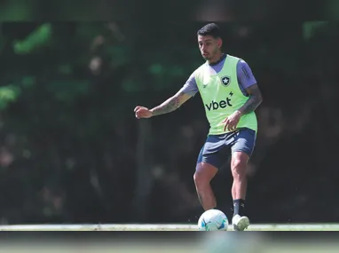 Zagueiro Jemmes durante confronto contra o Mirassol