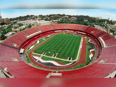 Giay sofreu uma torção no tornozelo direito