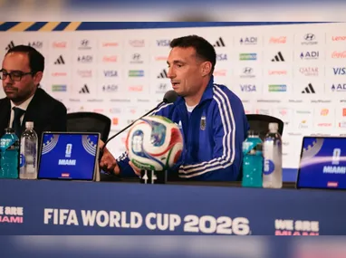 Endrick durante entrevista coletiva pela Seleção Brasileira no hotel The Ridge, em Nova Jersey