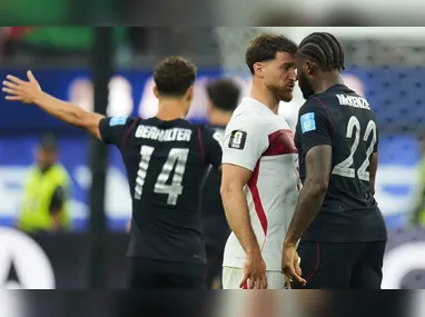 Julio Enciso (C), do Paraguai, Na partida entre Paraguai e Austrália válida pela 3ª rodada do Grupo D da Copa do Mundo 2026, em Santa Clara, perto de San Francisco, nos Estados Unidos, nesta quinta-feira, 25 de junho de 2026