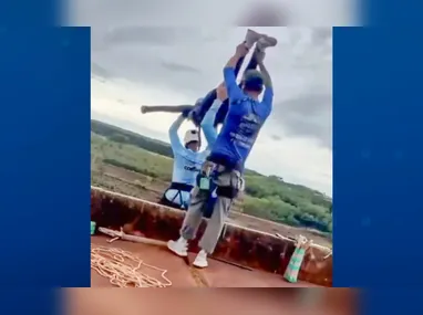 Tanques eram cercados por tijolos e estavam cheios de água escura e aparentemente suja
