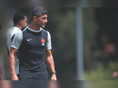 BRUNO LOPES voltou a treinar com o elenco profissional ontem e pode se tornar uma opção para o técnico Pedro Emanuel nos jogos