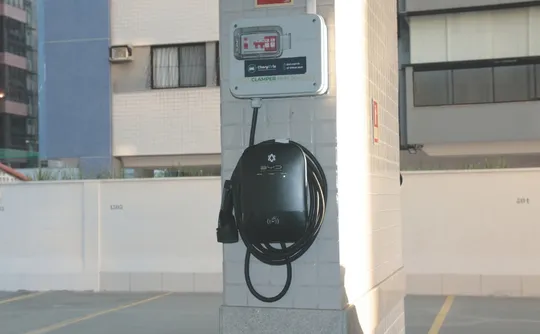 Imagem ilustrativa da imagem Assembleia aprova regras para instalar recarga de carro elétrico em prédios no ES