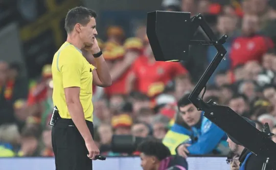 Imagem ilustrativa da imagem Copa do Mundo estreia novas regras de arbitragem