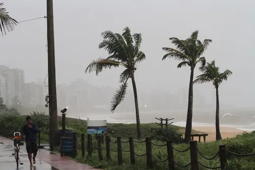 Imagem ilustrativa da imagem ES recebe alerta de ventos costeiros e tempestade; veja cidades em risco