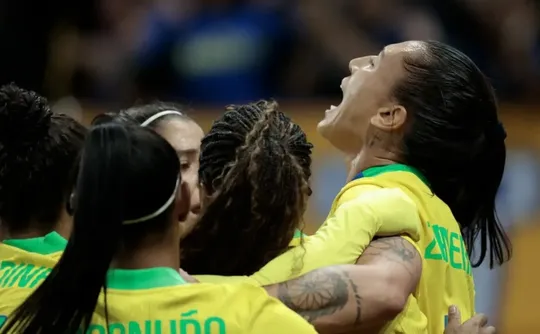 Imagem ilustrativa da imagem Em virada relâmpago, seleção brasileira feminina vence Estados Unidos