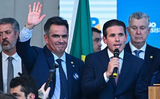Imagem ilustrativa da imagem PF diz que Vorcaro bancou despesas de viagem de Ciro Nogueira e Hugo Motta