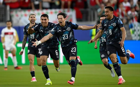 Imagem ilustrativa da imagem Paraguai vence, elimina Turquia e classifica EUA em 1º para segunda fase da Copa