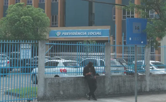Imagem ilustrativa da imagem Previdência Social: fila do INSS cai, mas ainda tem 37 mil no ES