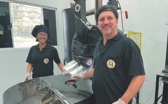 Imagem ilustrativa da imagem Professor inova e consegue patente após construir forno para torrar café