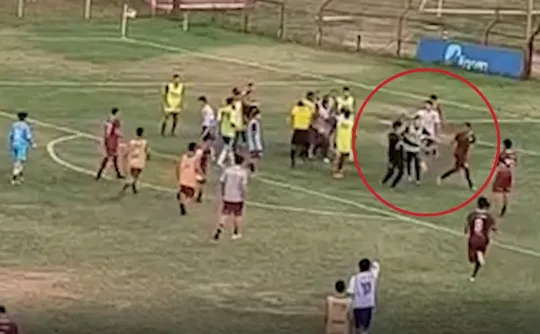 Imagem ilustrativa da imagem VÍDEO: jogador sub-17 desmaia após ser agredido durante partida de futebol no ES