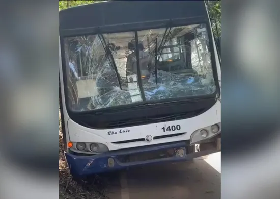 Imagem ilustrativa da imagem Acidente entre ônibus escolar e carreta deixa doze crianças feridas em Pancas