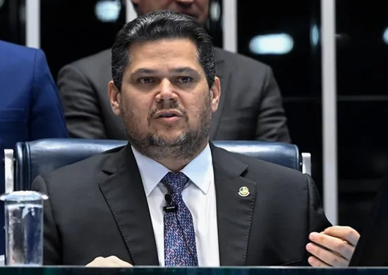 Imagem ilustrativa da imagem Alcolumbre quer alterar PEC, e fim da escala 6x1 pode ficar para depois da eleição