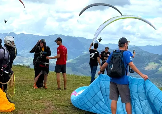 Imagem ilustrativa da imagem Alfredo Chaves recebe campeonato de parapente na Rampa da Cachoeira Alta