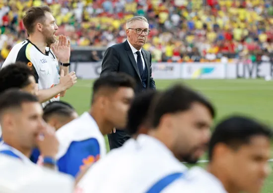 Imagem ilustrativa da imagem Ancelotti diz ter time da estreia, mas lesão e testes deixam Brasil incerto