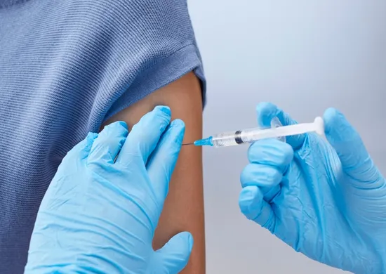 Imagem ilustrativa da imagem Anvisa atualiza vacinas contra Covid para acompanhar variantes em circulação