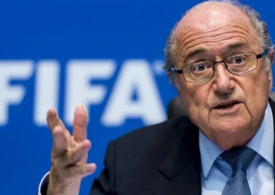 Imagem ilustrativa da imagem Blatter detona Fifa por cancelar suspensão de Balogun: 'Para onde vais?'