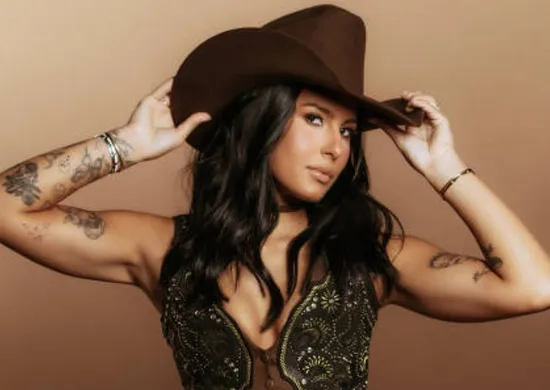 Imagem ilustrativa da imagem Boiadeira Ana Castela está sem freio e com fogo em novo álbum