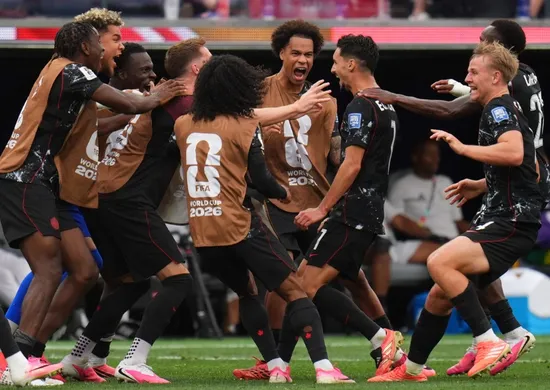 Imagem ilustrativa da imagem Canadá faz nos acréscimos, vence África do Sul e vai às oitavas da Copa pela 1ª vez