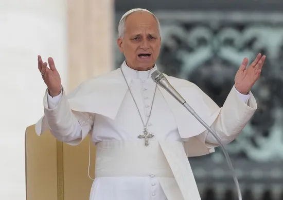 Imagem ilustrativa da imagem Casos de abuso sexual ainda são ferida aberta, diz papa Leão 14 ao chegar à Espanha