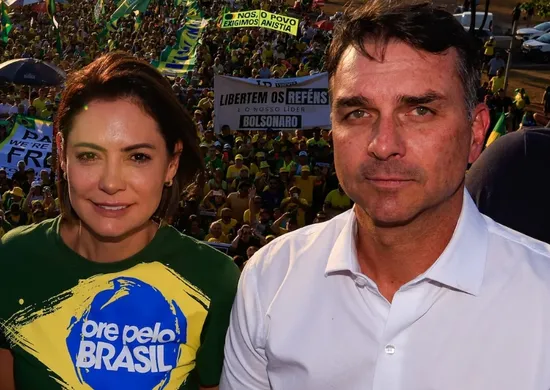 Imagem ilustrativa da imagem Chamada de "incontrolável" por Bolsonaro, Michelle avalia desistir do Senado
