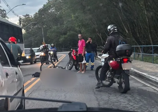 Imagem ilustrativa da imagem Ciclista fica ferido após colisão com moto na Rodovia Serafim Derenzi, em Vitória