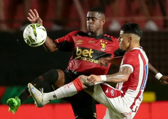 Imagem ilustrativa da imagem Clássico dos Clássicos na Série B pode valer a liderança e incendeia a Ilha