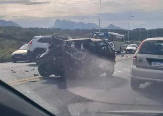 Imagem ilustrativa da imagem Colisão frontal entre dois carros deixa um morto e dois feridos na Serra