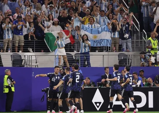 Imagem ilustrativa da imagem Com gol de Messi, Argentina bate Jordânia e faz segunda melhor campanha da Copa