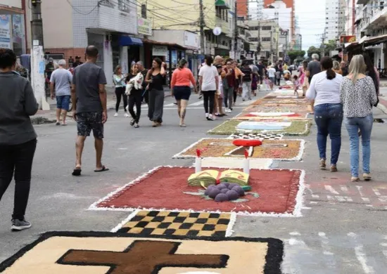 Imagem ilustrativa da imagem Corpus Christi: veja ruas interditadas para montagem de tapetes em Vila Velha