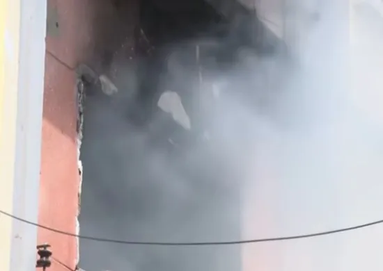Imagem ilustrativa da imagem Defesa Civil interdita 17 imóveis após incêndio destruir lojas no Centro do Recife