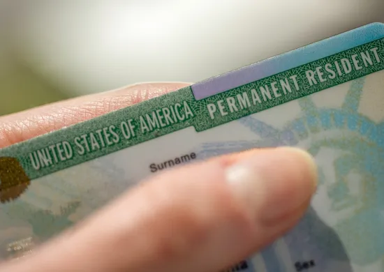 Imagem ilustrativa da imagem EUA determina que imigrantes voltem a país de origem para solicitar green card
