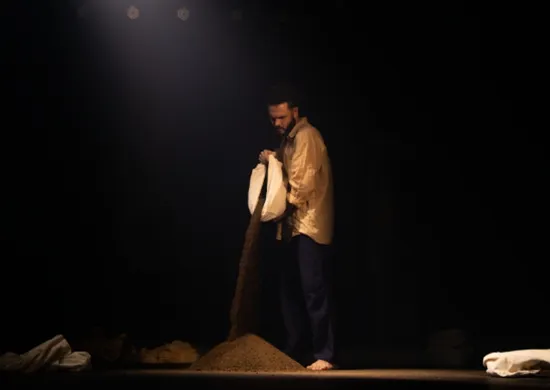 Imagem ilustrativa da imagem Espetáculo “Suspender o Céu” estreia em Vitória com reflexão sobre exaustão