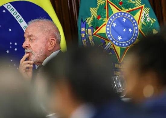 Imagem ilustrativa da imagem Fadiga eleitoral desafia Lula, terceiro governante há mais tempo no poder no Brasil