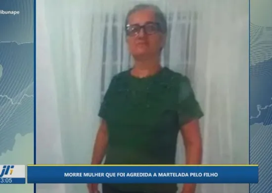 Imagem ilustrativa da imagem Família acusa pai de omissão após morte de mulher martelada pelo filho