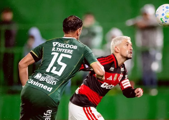 Imagem ilustrativa da imagem Flamengo derrapa pela 2ª vez após Copa do Mundo e terá 10 dias para 'recomeçar'