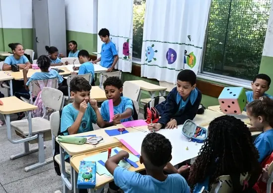 Imagem ilustrativa da imagem Governo fixa em R$ 5,1 mil novo piso nacional do magistério